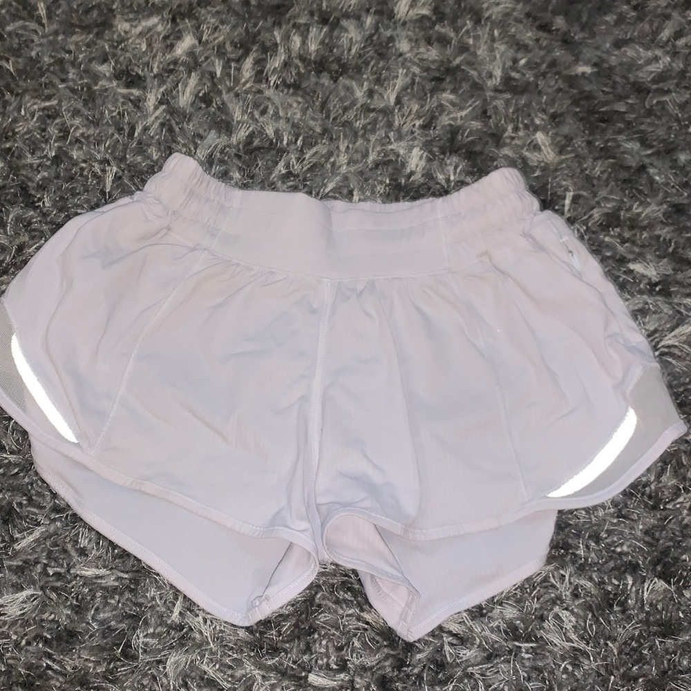 lululemon hotty hot shorts - size 2 - white